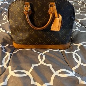 Louis Vuitton Alma PM